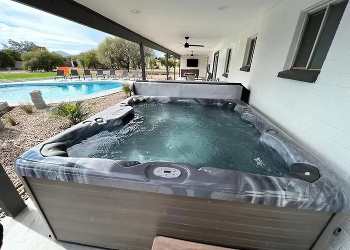 6 Bedrooms Sport Court Hot Tub Holiday home Scottsdale