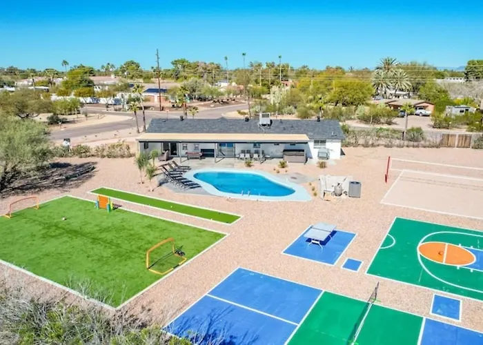 6 Bedrooms Sport Court Hot Tub Holiday home