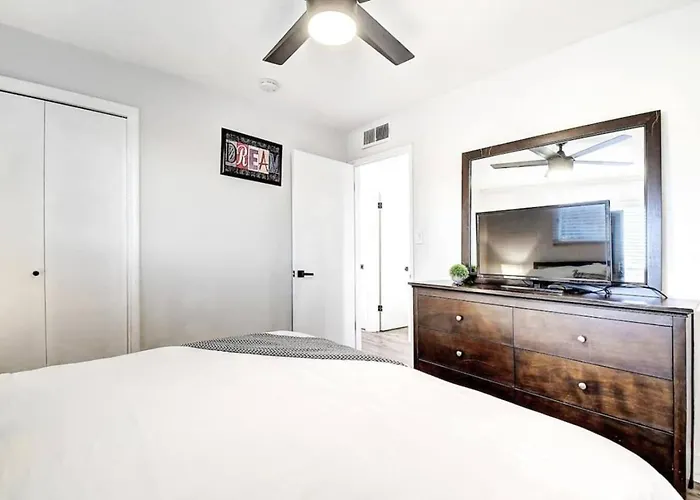 6 Bedrooms Sport Court Hot Tub Scottsdale