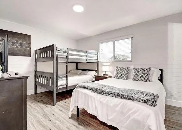 Holiday home 6 Bedrooms Sport Court Hot Tub