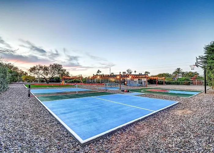 6 Bedrooms Sport Court Hot Tub Holiday home *